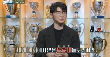 Faker:家人们喜欢奖杯,但更喜欢家里的青龙勋章